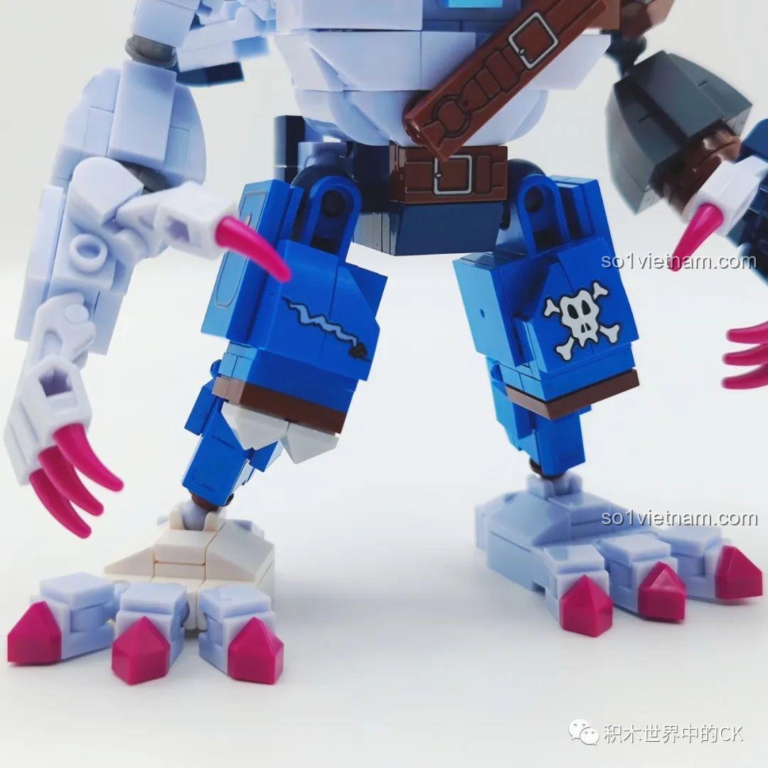 Thành phẩm Garudamon của bộ lắp ráp SEMBO BLOCK 609317 ở tư thế chiến đấu