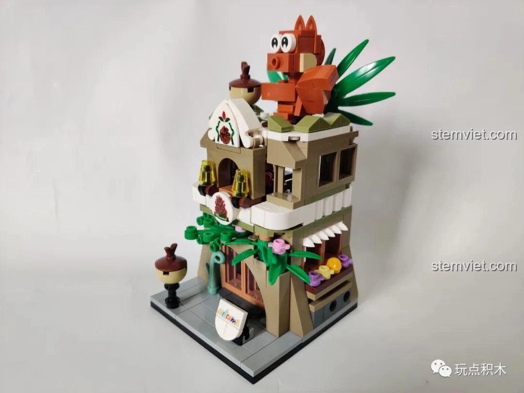 Mặt sau của mô hình cửa hàng hạt dẻ Sembo Block 601051, cho thấy các chi tiết nội thất và cấu trúc phía sau.