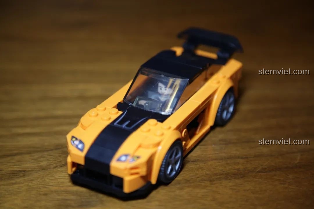 Bốn mô hình xe Sembo Block: De Tomaso Pantera, Chevrolet Chevelle SS, Mitsubishi Eclipse, Mazda RX7, xếp cạnh nhau.