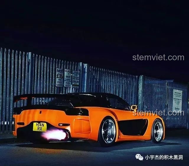 QR code liên kết đến kênh hoặc trang mạng xã hội.