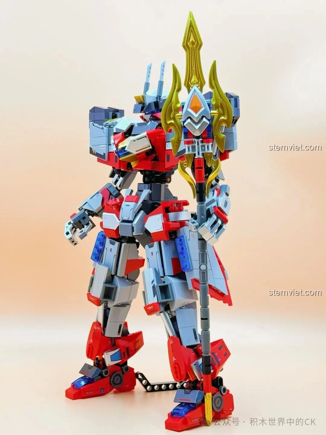 Mô hình robot Sembo 055-百川之戟 208042 phát sáng trong bóng tối, với đèn LED màu đỏ và xanh lam rực rỡ.