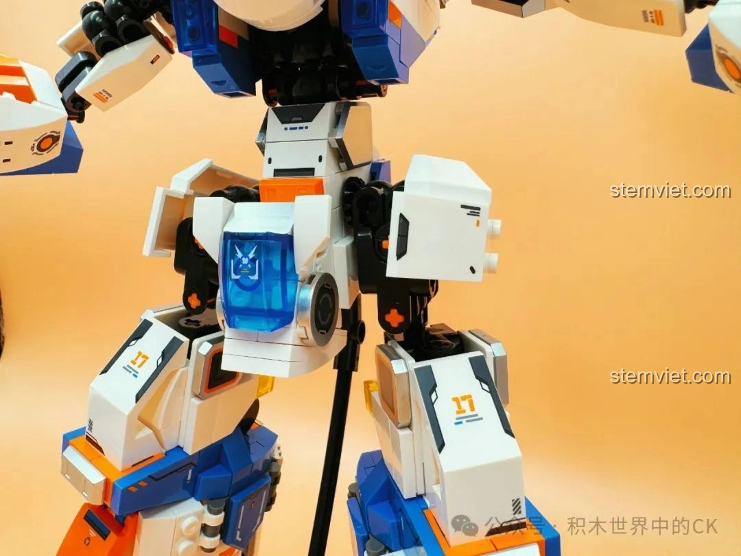 Cận cảnh phần eo và hông của robot Sembo CZ5-星穹流光 203378, với các chi tiết giáp và khớp nối.