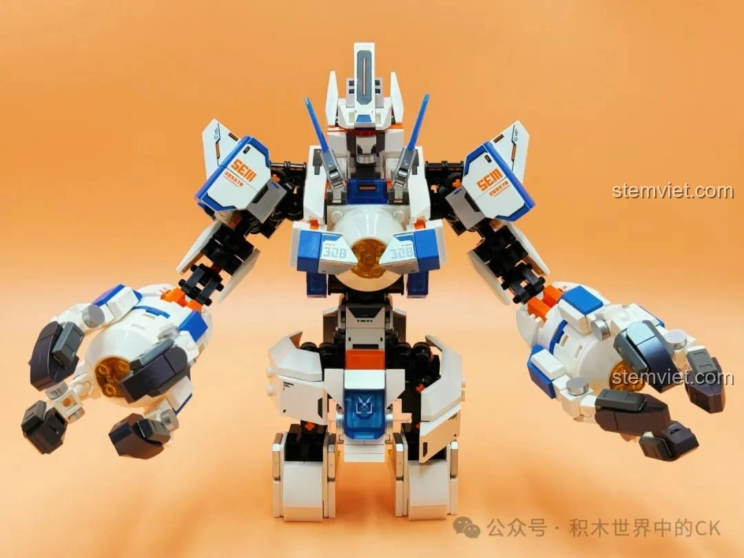 Robot Sembo CZ5-星穹流光 203378 đang trong quá trình lắp ráp, với phần thân và tay đã hoàn thiện.