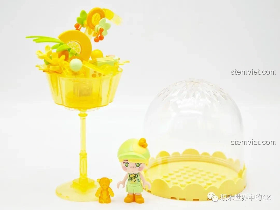 Các chi tiết lắp ráp chính của bộ Đèn Bánh Pudding Chanh Phô Mai SEMBO, bao gồm ly, đế và các mảnh trang trí.