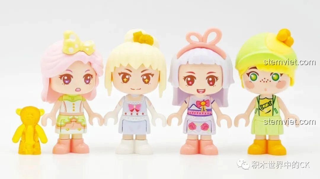 Bốn nhân vật minifigures đáng yêu từ bộ đồ chơi lắp ráp đèn ngủ dễ thương Sembo Candy Planet Series, mỗi nhân vật có phong cách riêng.