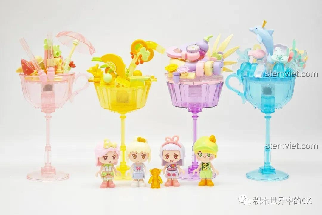 Bốn mô hình đèn ngủ pudding lấp lánh Sembo Candy Planet Series khi đèn LED tắt, vẫn giữ vẻ đẹp trang trí.