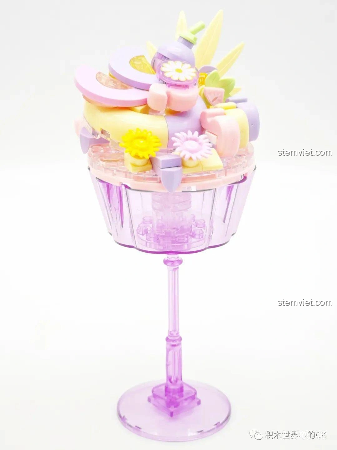 Mô hình đèn ngủ pudding màu tím lấp lánh Sembo đã hoàn thành, với ly pudding màu tím và các chi tiết trang trí.