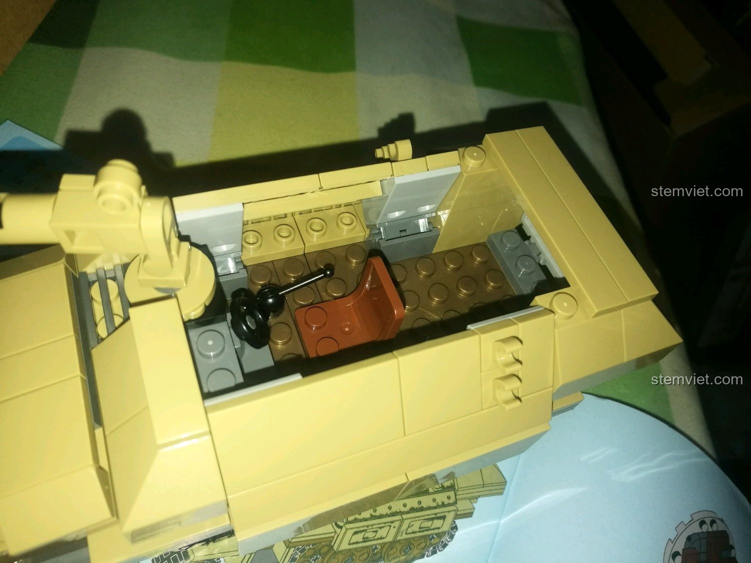 Bộ sưu tập các hộp đồ chơi lắp ráp SEMBO, đa dạng mẫu mã xe quân sự và công trình.