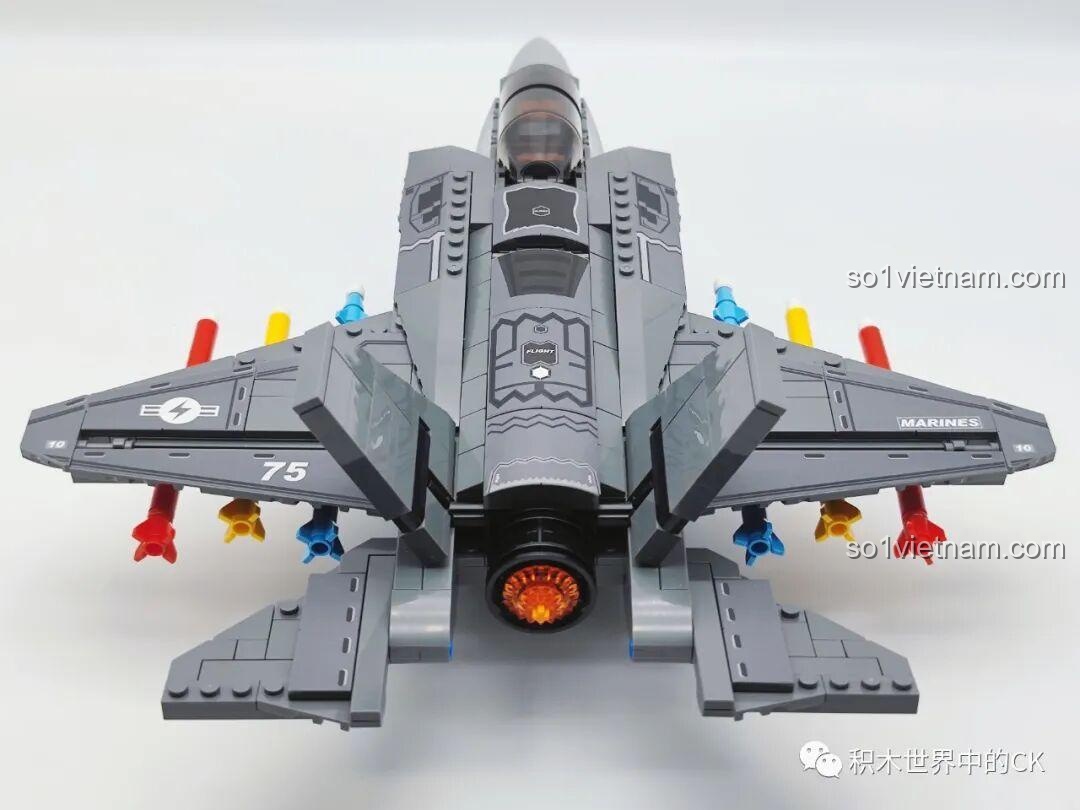 Mô hình Máy bay chiến đấu F-35 Lightning II SEMBO 207125 hoàn chỉnh nhìn từ phía trên.