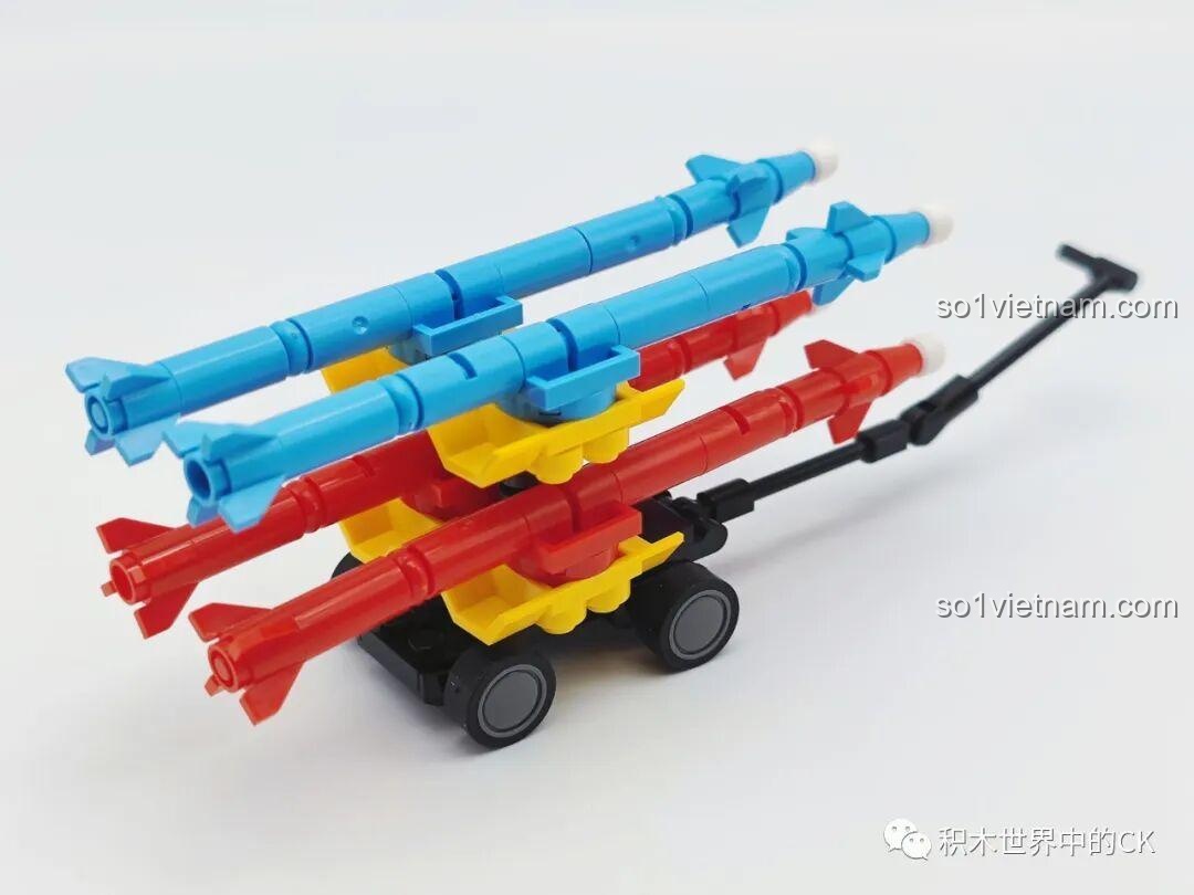 Góc nhìn khác của xe đẩy tên lửa và các tên lửa đi kèm bộ F-35 Lightning II SEMBO 207125.