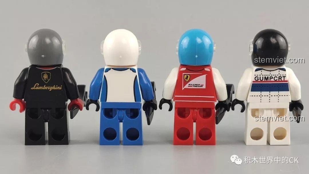 Mặt sau của bốn minifigure lái xe từ bộ SEMBO Famous Car Series, hiển thị các chi tiết in ấn.