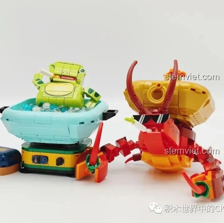 Khuôn mặt giận dữ của mô hình Sếp Cua SEMBO 613104, thể hiện sự 'bóc lột'.