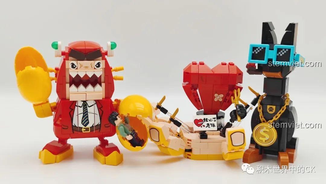 Chi tiết in ấn trên thân mô hình Sếp Cua SEMBO 613104, bộ vest lịch lãm.