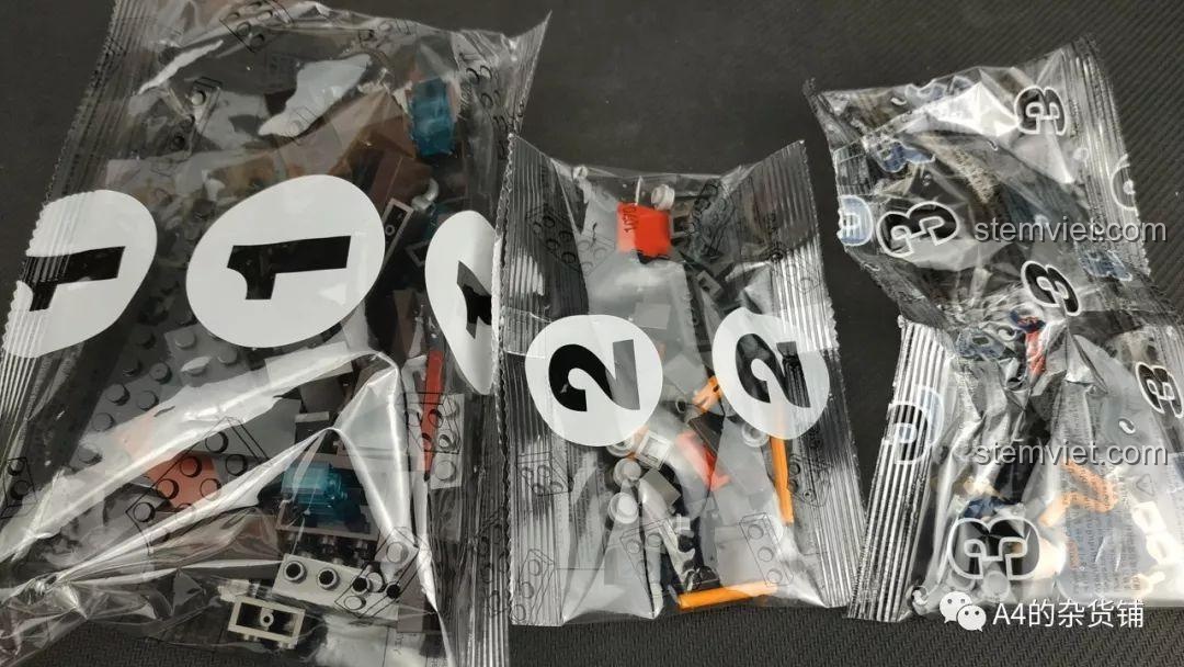 Sách hướng dẫn và tấm sticker của bộ lắp ráp SEMBO 107018 Hiệu Thuốc Lưu Lạc Địa Cầu Thành Phố Ngầm.