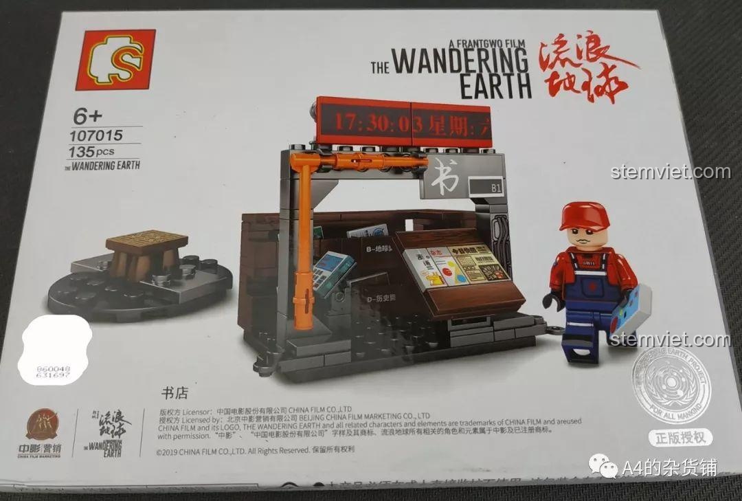 Hộp bộ lắp ráp SEMBO 107015 Hiệu Sách Lưu Lạc Địa Cầu Thành Phố Ngầm, với minifigure và chi tiết cửa hàng.
