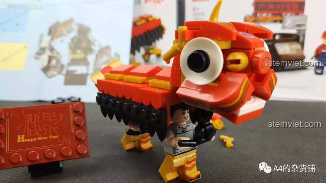 Hộp bộ lắp ráp SEMBO 107018 Hiệu Thuốc Lưu Lạc Địa Cầu Thành Phố Ngầm, với minifigure và mô hình hiệu thuốc.