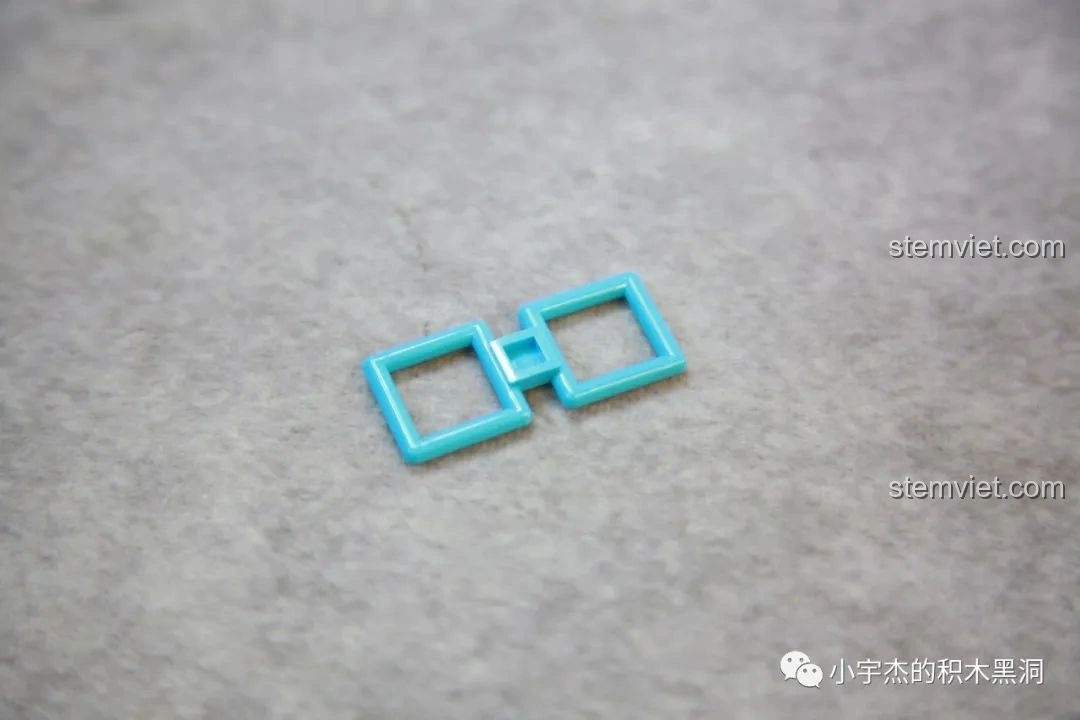 Mô hình tên lửa lắp ráp của Sembo, một sản phẩm khác từ hãng, thể hiện sự đa dạng trong các bộ đồ chơi lắp ráp của Sembo. Đồ chơi khoa học công nghệ.