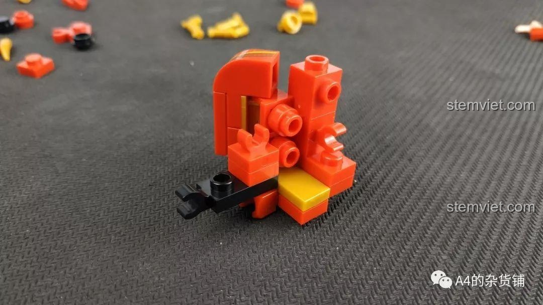 Quá trình lắp ráp phần đầu lân của bộ SEMBO 107017 Múa Lân Lưu Lạc Địa Cầu.