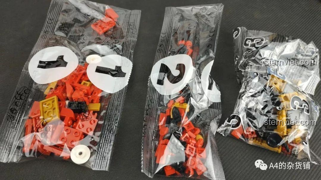 Các túi mảnh ghép được đánh số của bộ lắp ráp SEMBO 107017 Múa Lân Lưu Lạc Địa Cầu Thành Phố Ngầm.