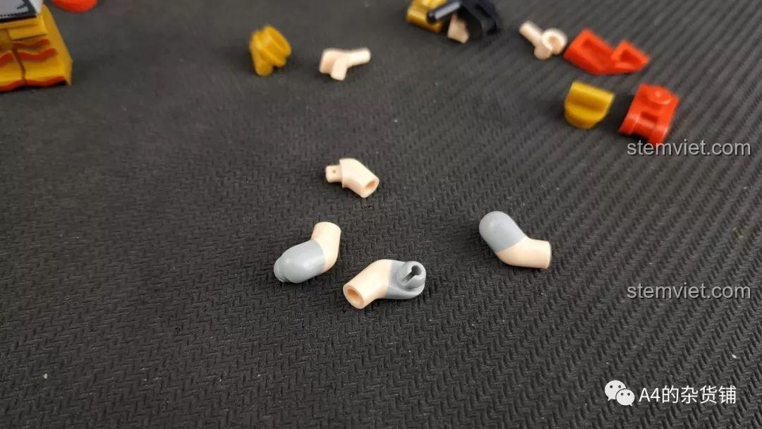 Các bộ phận của minifigure trong bộ lắp ráp SEMBO 107017 Múa Lân.