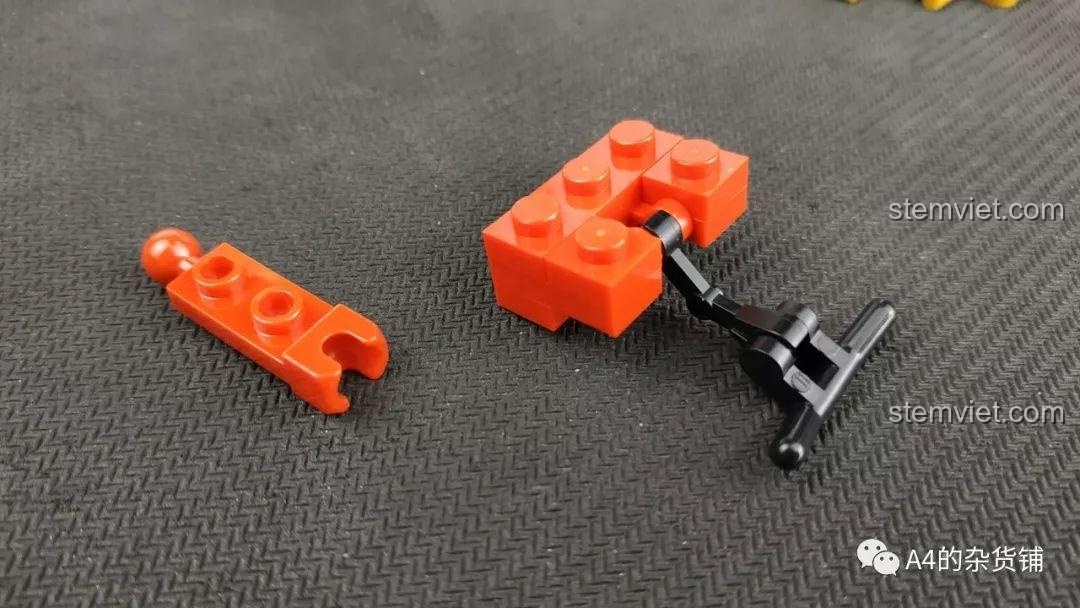 Các mảnh ghép thân lân đang được chuẩn bị để lắp ráp bộ SEMBO 107017 Múa Lân.