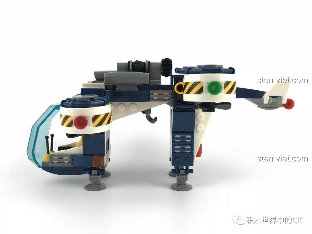 Mặt trước của mô hình máy bay cứu hộ thành phố Sembo SD9510 với buồng lái trong suốt.