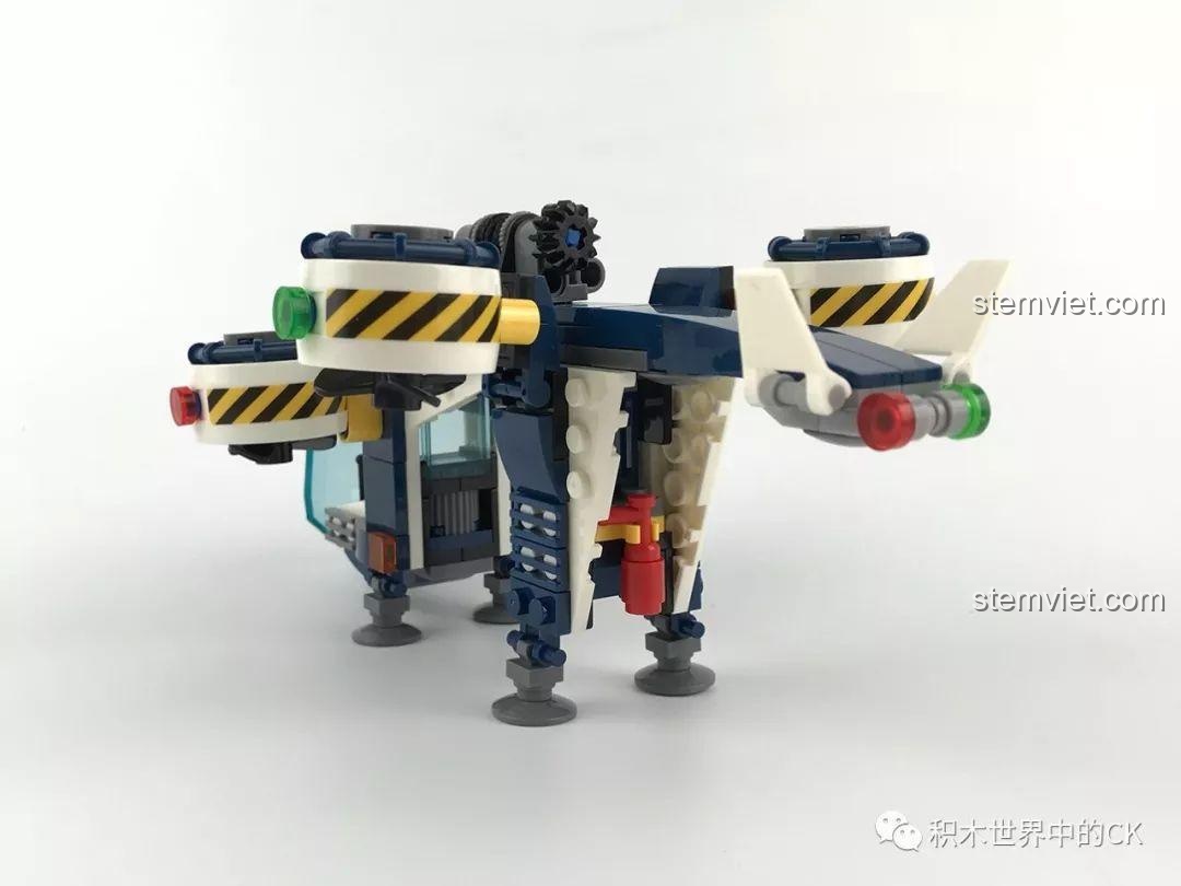 Góc nhìn từ bên phải của đồ chơi mô hình Sembo SD9510, thể hiện chi tiết thân máy bay.