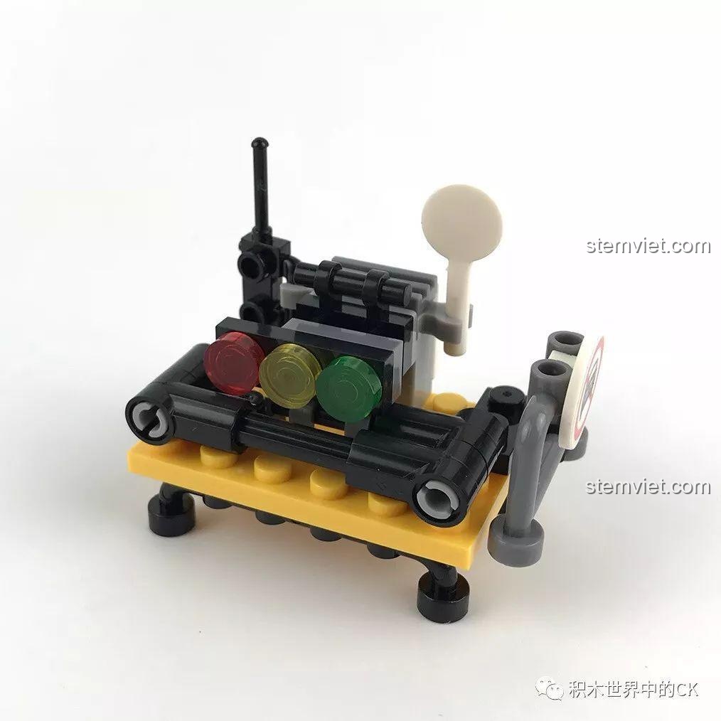 Mô hình trạm điều khiển giao thông tạm thời trong bộ lắp ghép Trực thăng 4 cánh quạt SD9510.