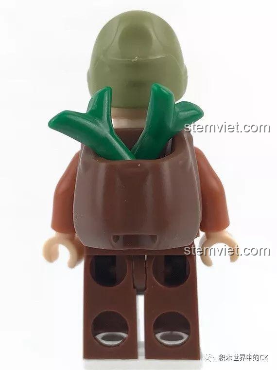 Mặt sau của minifigure người hái thuốc, đi kèm một chiếc túi đeo lưng chứa cây cỏ.