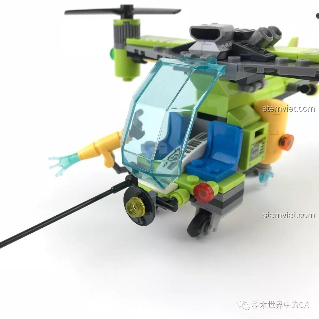 Góc nhìn chéo từ trên cao của mô hình Trực thăng Cứu Hộ Núi Lửa Sembo SD9512.