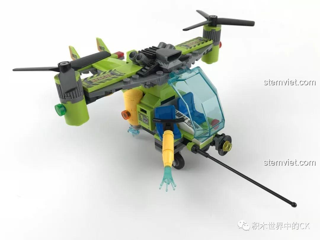 Toàn cảnh mô hình trực thăng Sembo SD9512 từ trên cao, một bộ đồ chơi mô hình giá rẻ.