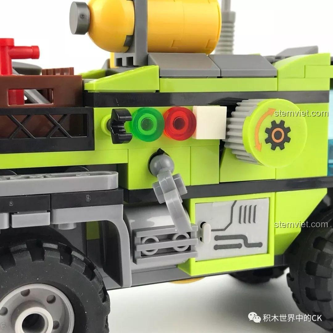 Dây kéo có móc của Xe Cứu Hộ Núi Lửa SEMBO SD9550 được kéo ra, bộ đồ chơi cho bé trai