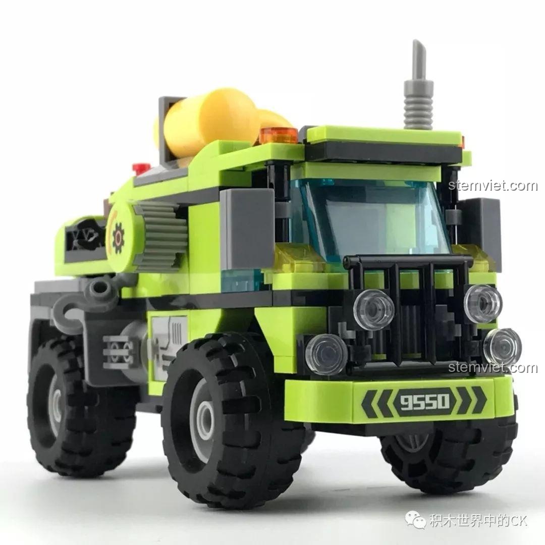 Chi tiết đèn pha của Xe Cứu Hộ Núi Lửa SEMBO SD9550, đồ chơi lắp ráp cho bé trai