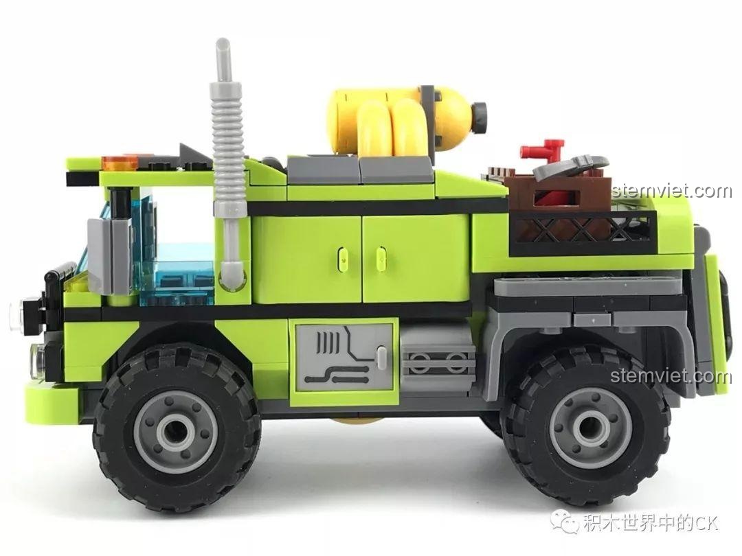 Mô hình Xe Cứu Hộ Núi Lửa SEMBO SD9550 nhìn từ phía sau, bộ lắp ghép cho bé trai