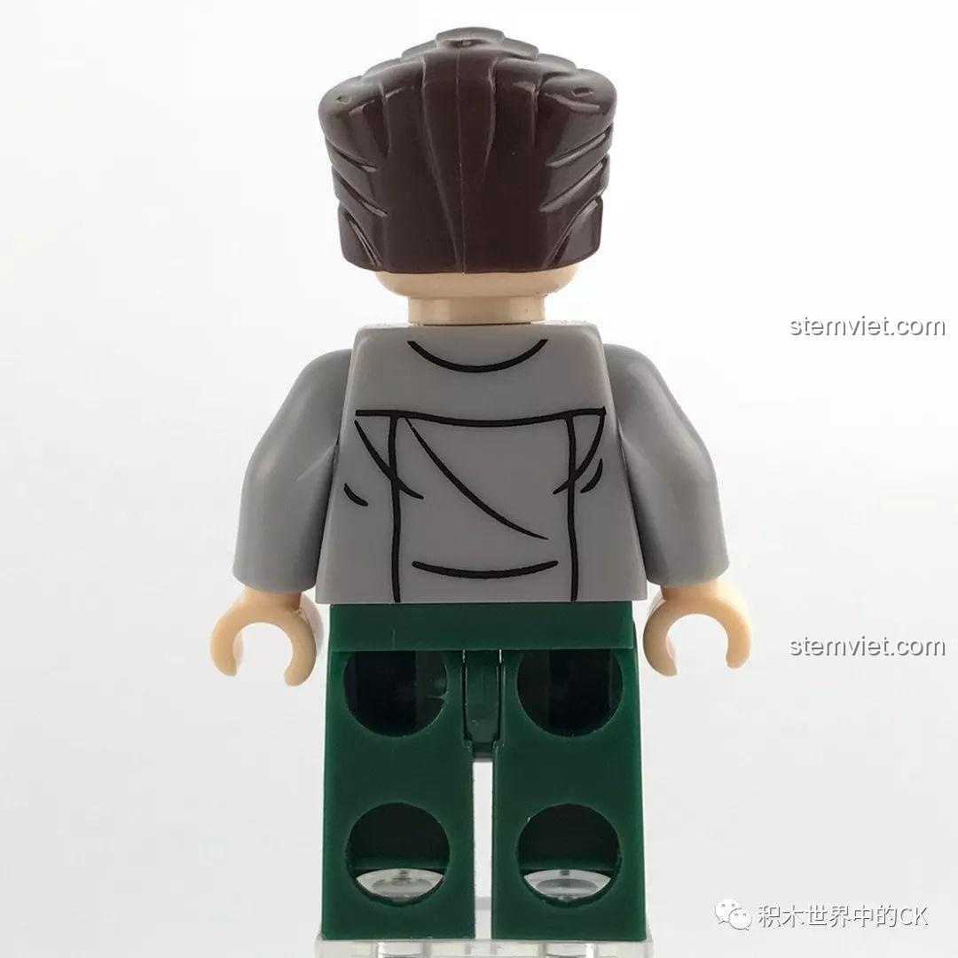 Hai minifigure Đại Vĩ và Nhiếp ảnh gia cùng phụ kiện trong bộ đồ chơi Xe Cứu Hộ Núi Lửa SEMBO SD9550