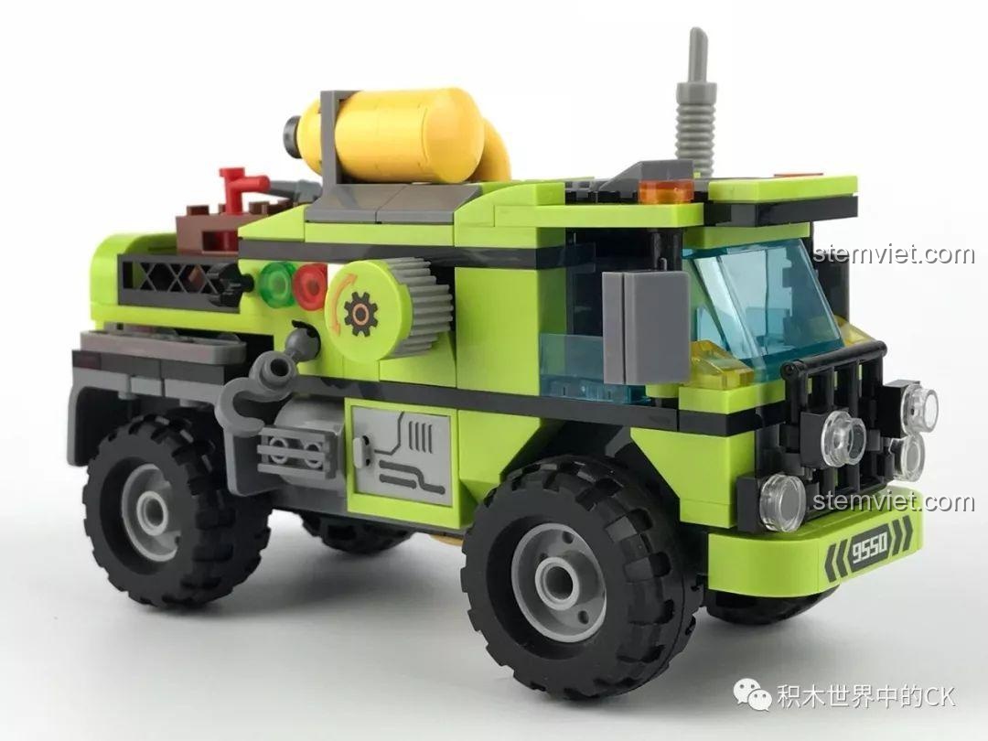 Mô hình Xe Cứu Hộ Núi Lửa SEMBO SD9550 cùng hai minifigure, bộ lắp ghép cho bé trai