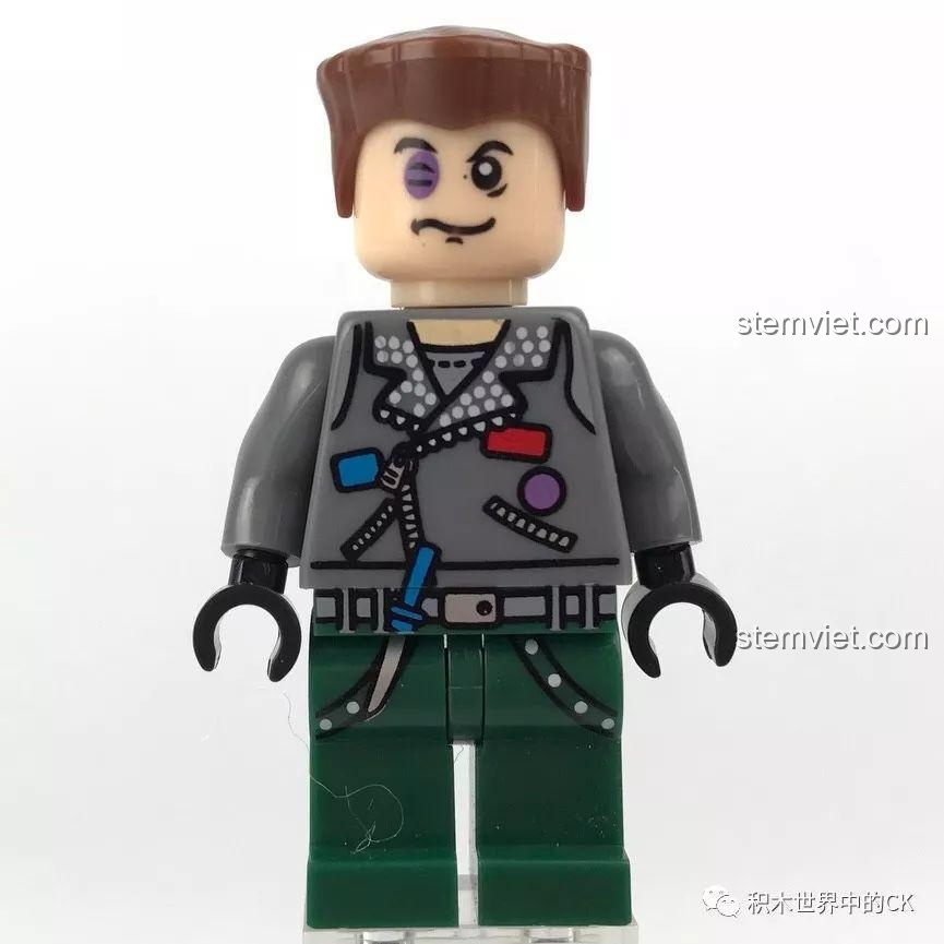 Mặt sau của minifigure Kẻ Cướp, thể hiện biểu cảm bất ngờ và chi tiết trang phục tội phạm.