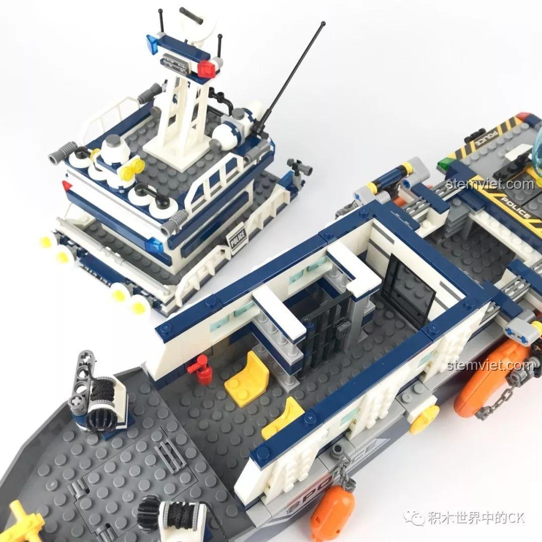 Cận cảnh nhà tù và ghế ngồi bên trong khoang thuyền của Tàu Tuần Tra Cảnh Sát SD9796.