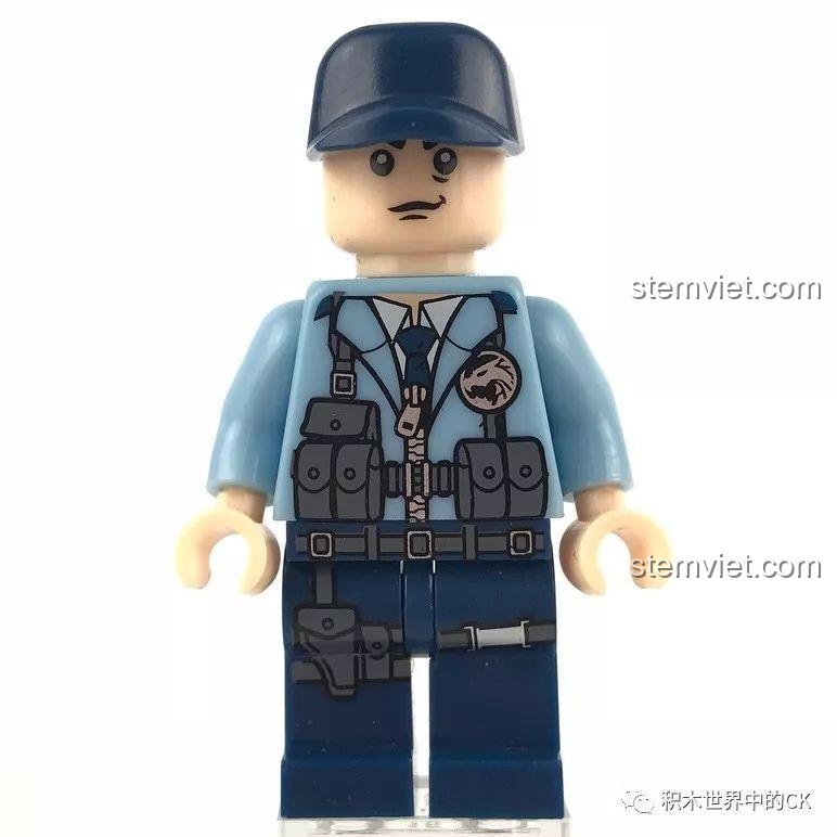 Mặt lưng minifigure Tiểu Vỹ của bộ lắp ghép Trạm Giam Di Động 9816, đồ chơi lắp ráp cảnh sát cho bé trai.