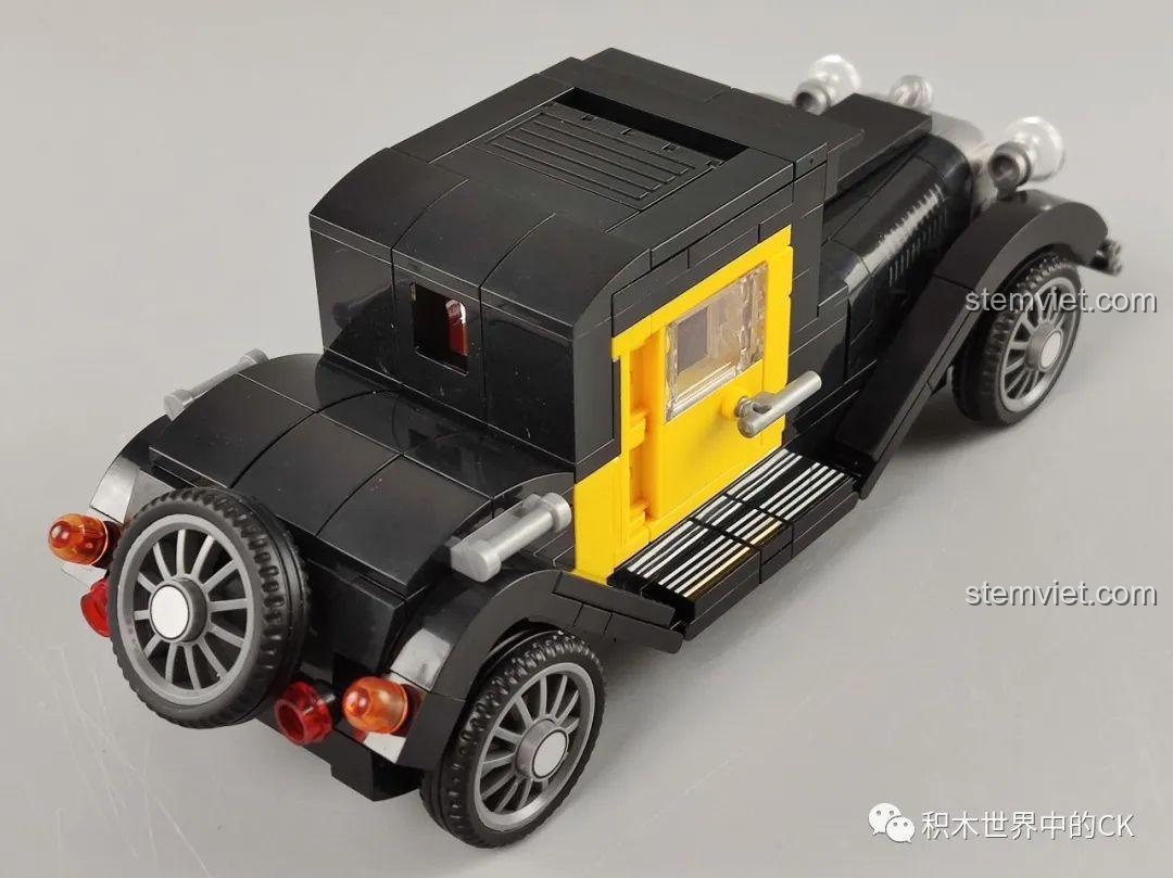 Góc nhìn 3/4 từ phía sau của mô hình đồ chơi lắp ráp Xe Cổ Điển Ford Model A 1930 SEMBO 607400.