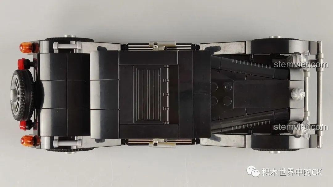 Góc nhìn từ trên xuống của mô hình đồ chơi lắp ráp Xe Cổ Điển Ford Model A 1930 SEMBO 607400.