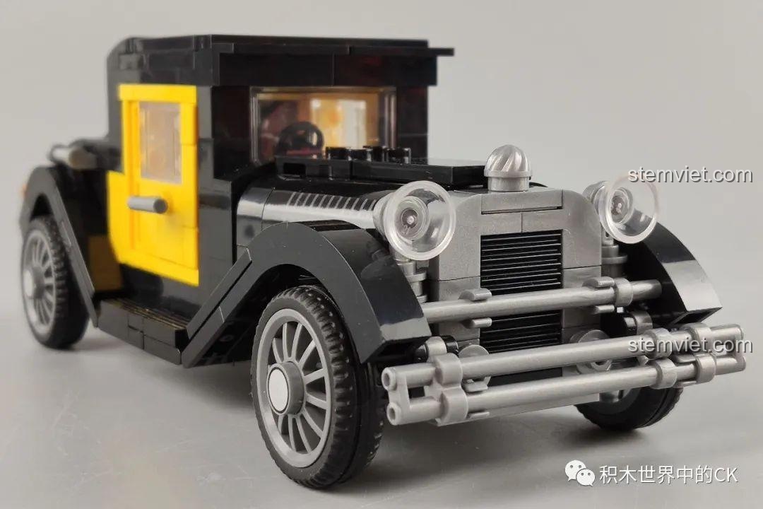 Cận cảnh phần đầu xe của đồ chơi lắp ráp Xe Cổ Điển Ford Model A 1930 SEMBO 607400, chi tiết mạ bạc.