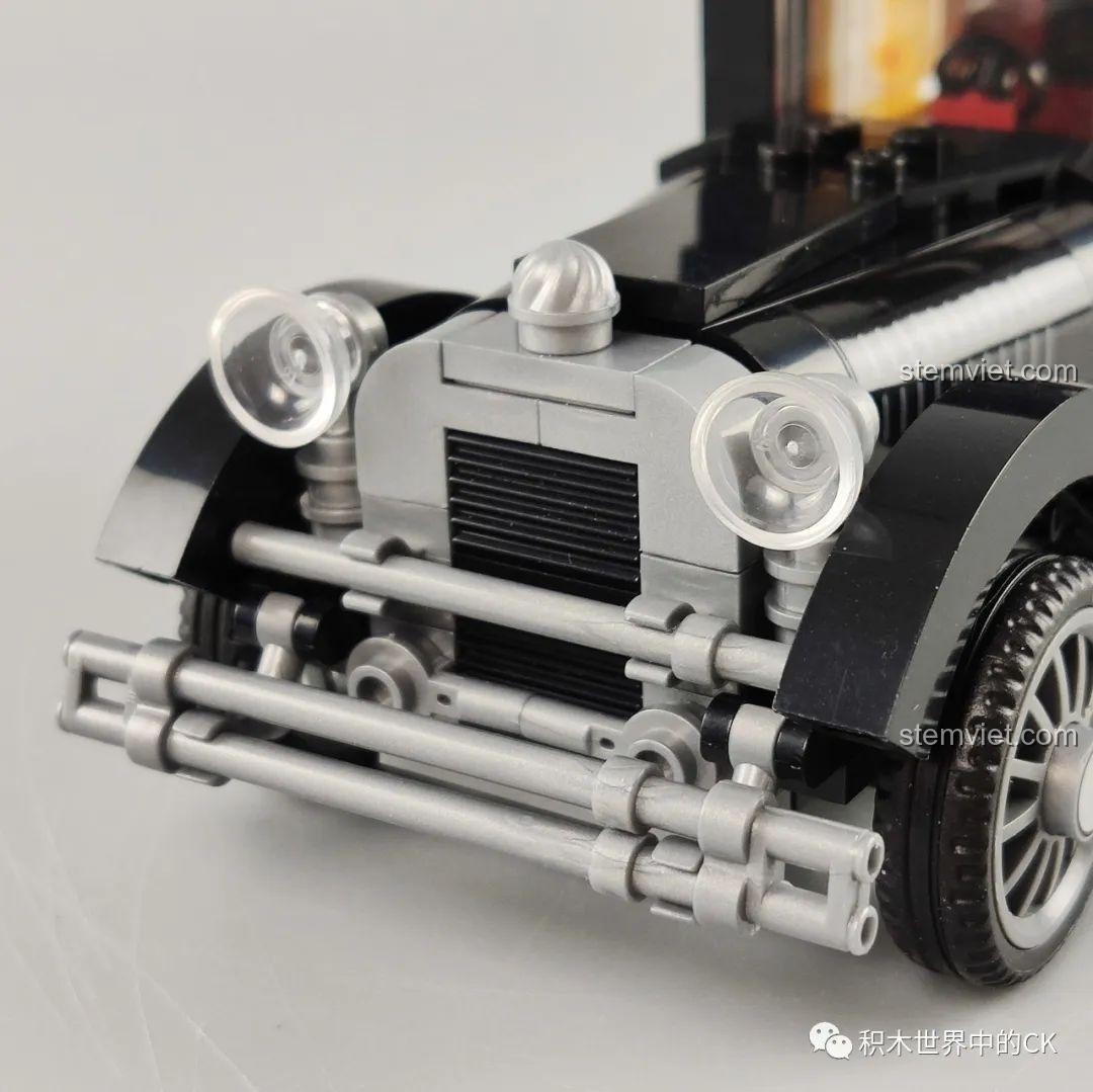 Chi tiết bánh xe trước của mô hình đồ chơi lắp ráp SEMBO 607400, vành xe tinh xảo.