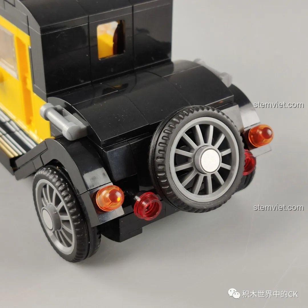 Biển số 1929 in rõ nét trên mô hình đồ chơi lắp ráp SEMBO 607400, tăng tính chân thực.