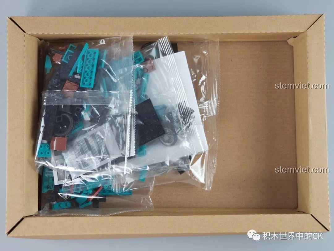 Sách hướng dẫn và các túi mảnh ghép của đồ chơi lắp ráp Xe Cổ Điển Ford Model A 1930 SEMBO 607401.