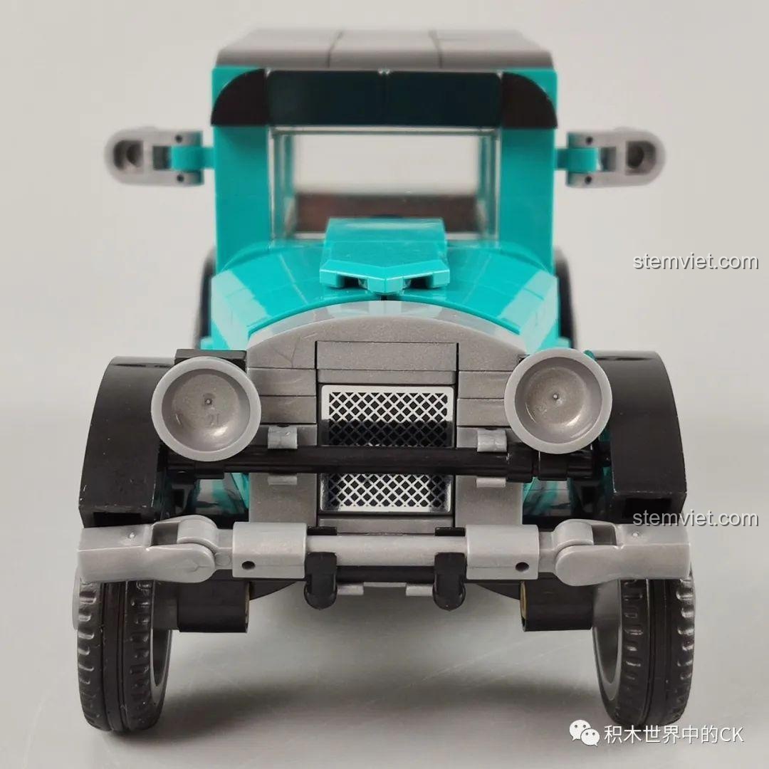 Góc nhìn ngang của mô hình đồ chơi lắp ráp Xe Cổ Điển Ford Model A 1930 SEMBO 607401 màu xanh.