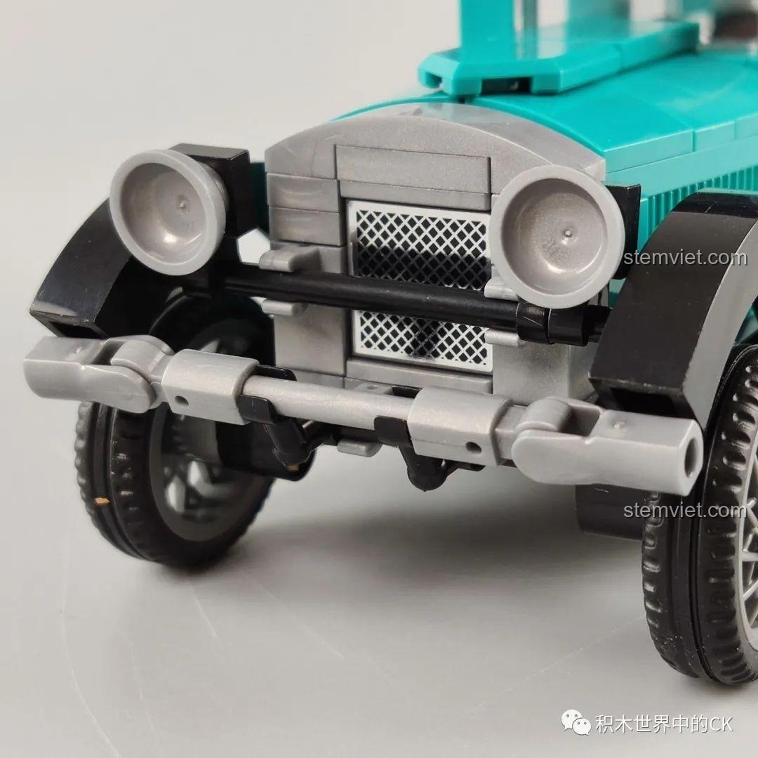 Chi tiết nội thất của mô hình đồ chơi lắp ráp SEMBO 607402 màu đỏ.