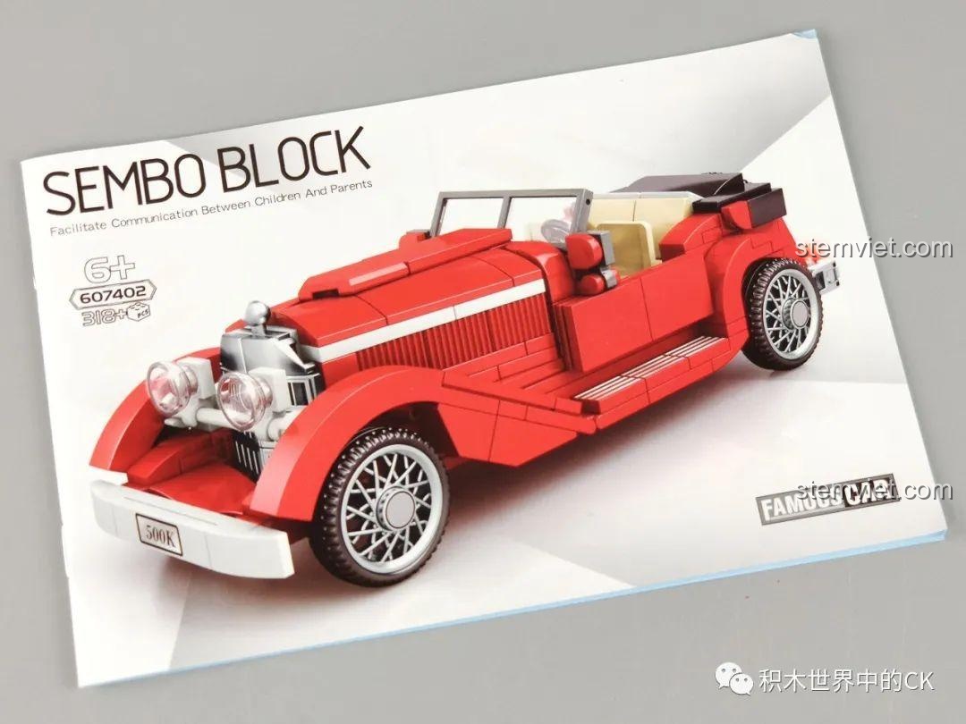 Góc nhìn 3/4 từ phía sau của mô hình đồ chơi lắp ráp SEMBO 607402 màu đỏ.