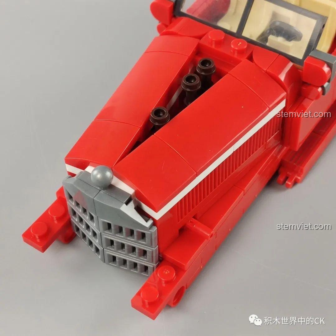 Quá trình lắp ráp khung gầm của bộ đồ chơi lắp ráp SEMBO 607403 màu trắng.