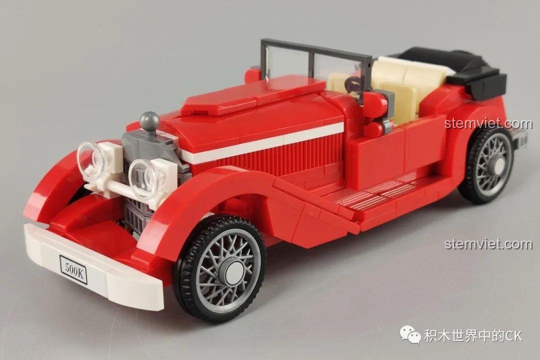 Nắp capo của mô hình đồ chơi lắp ráp SEMBO 607403 màu trắng đang được hoàn thiện.